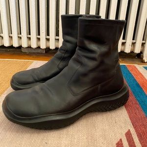Prada FW 1999 Vibram Sole Chelsea Boots. Size 8